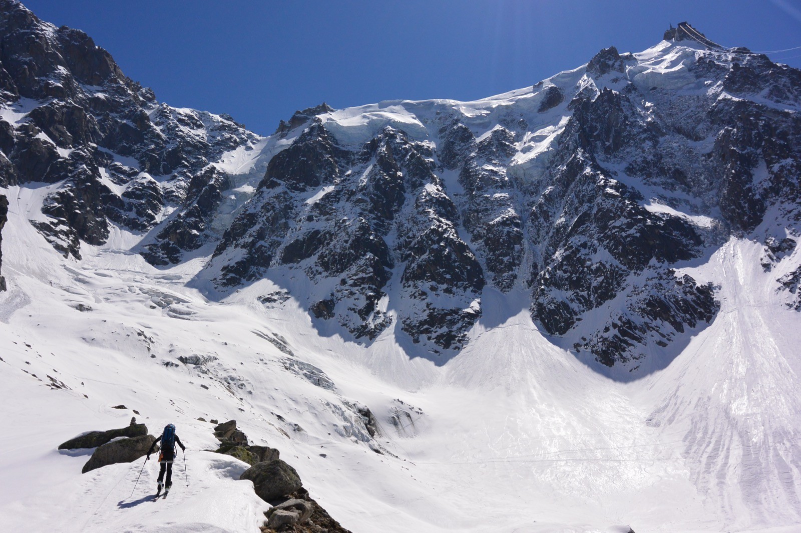 C'est parti, sous la face N de l'Aiguille du Midi