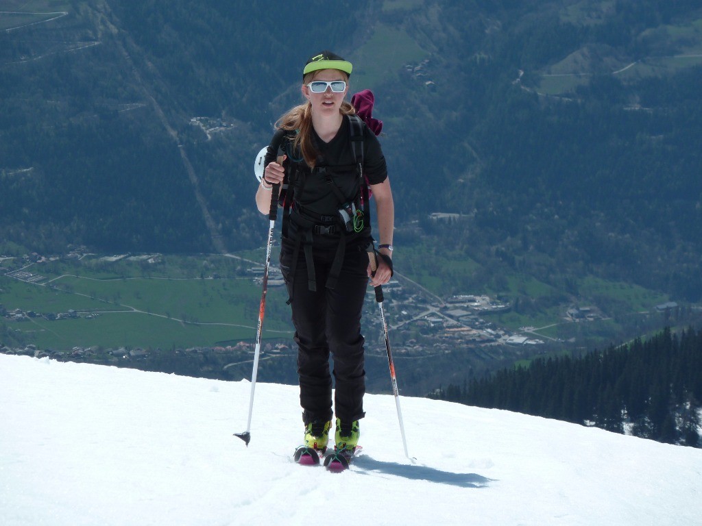 Caroline sur l'arête du Rosset, contrastes du ski de printemps !