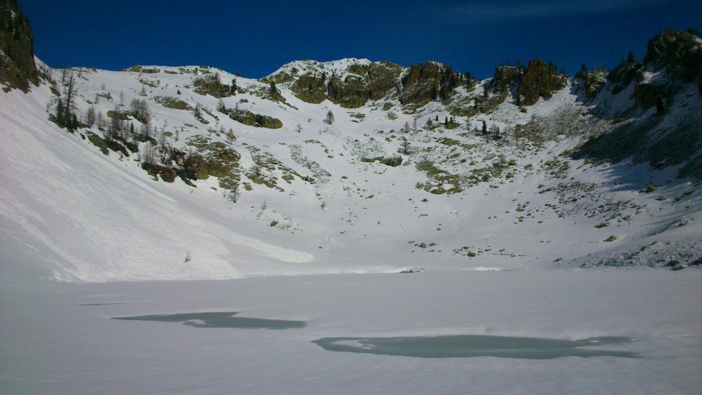 Lac < : en dégel.