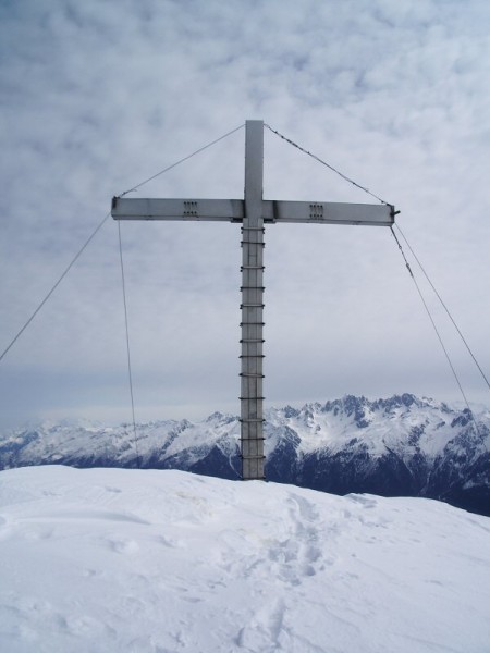 Croix du Rognier : la gardienne du sommet