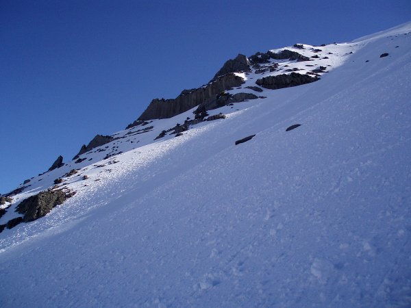 pentes avant le sommet : quelques coulées superficielles, c'était là où c'était le plus skiable.