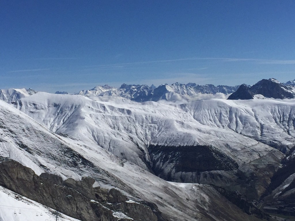 Au dernier plan le viso pointe entre les chambeyron à gauche et cuguret/siguret à droite