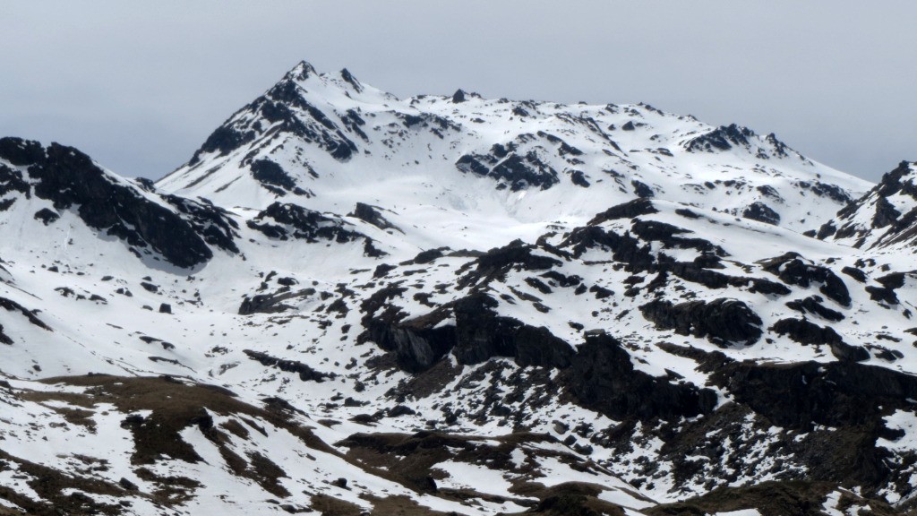 Mont Brequin. L'échancrure du Col de Vallée Etroite est tout à gauche.