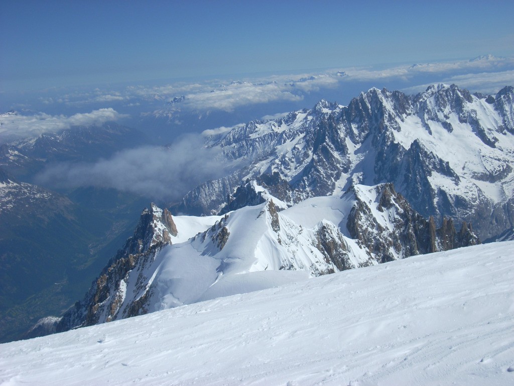 Midi, Aiguilles de Chamonix et Verte depuis le sommet