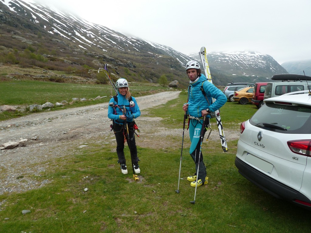 Bien contents de se retrouver en montagne ! Petite pensée pour Freddy qui assure le job à Saint Hil. 