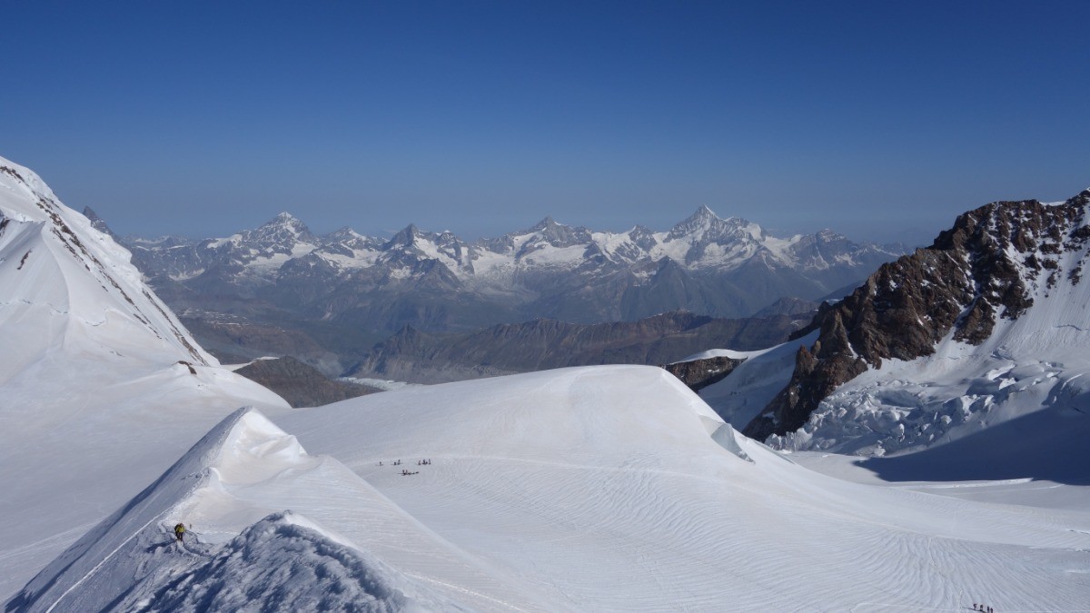 Panorama sur les 4000m du Valais