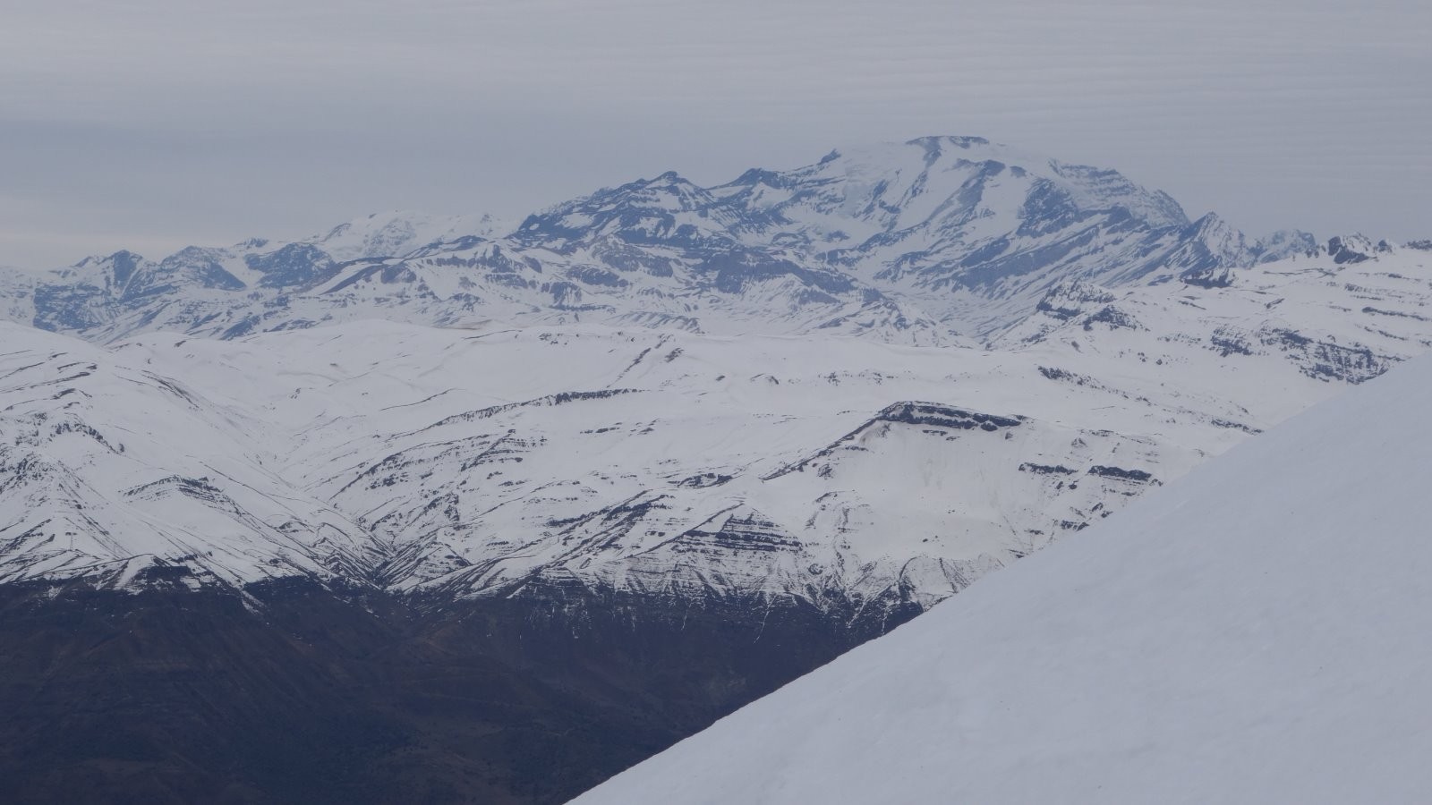 Cerro El Plomo et Cerro la Parva au téléobjectif