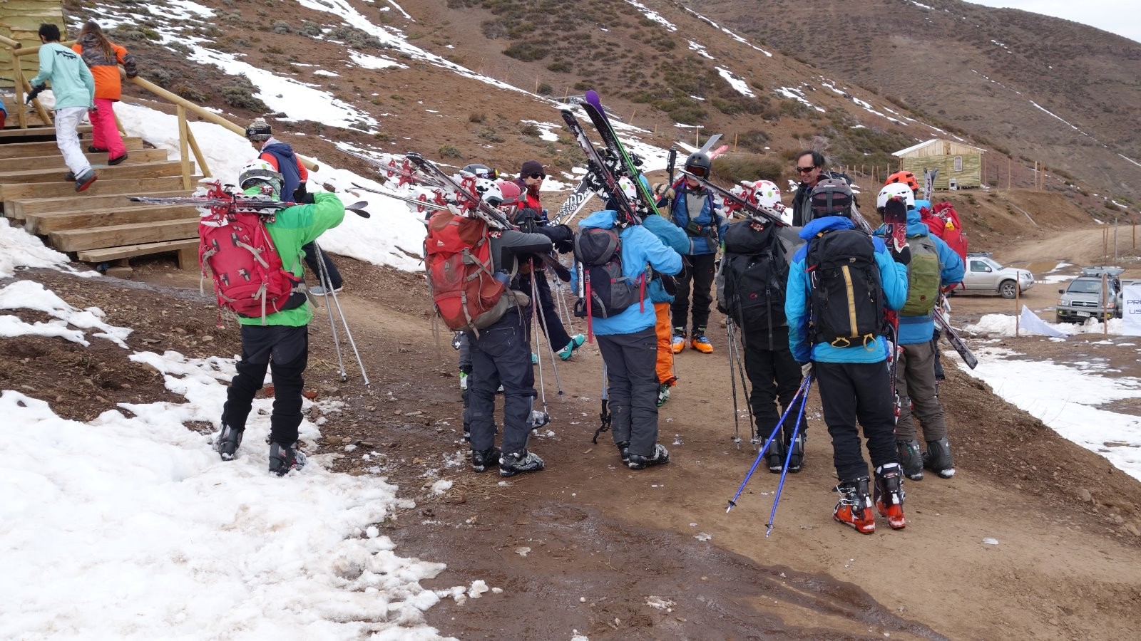 Initiation au ski de rando pour une groupe de chiliens