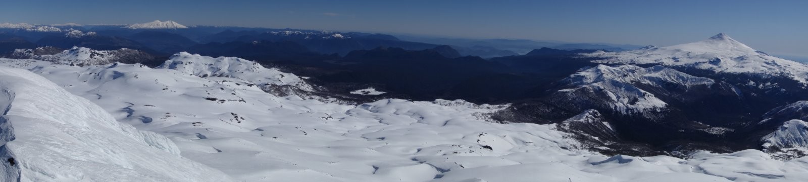 Panorama sur les volcans Mocho, Choshuenco et Villarica