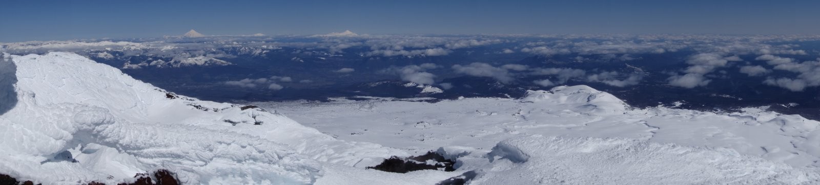 Panorama vers le Sud et notamment le volcan Villarica