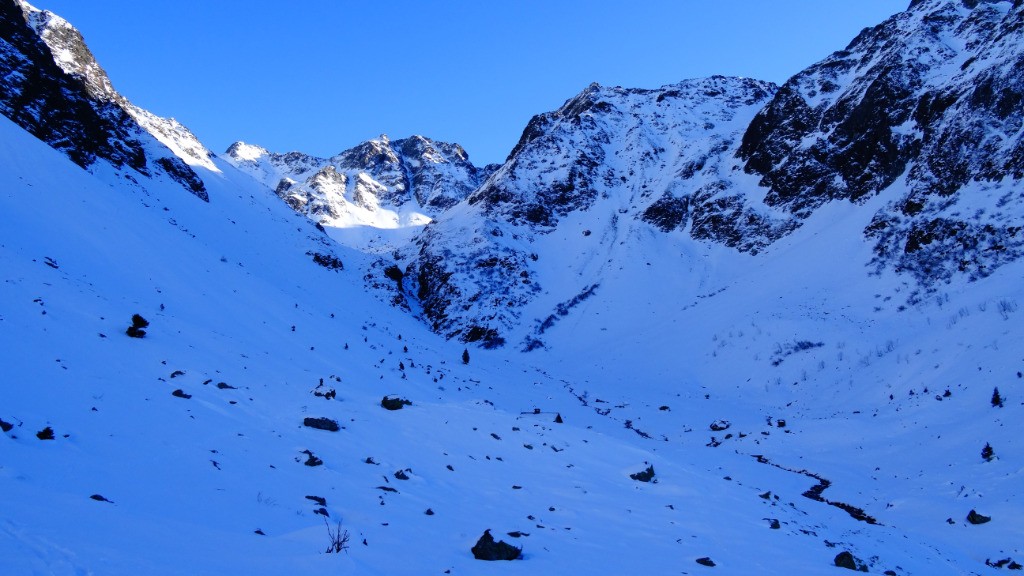 refuge devant les Aiguilles d'Argentières et tous ces couloirs...