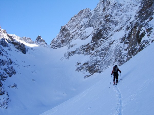 col coste rouge : nous ne verrons le soleil que bien plus tard