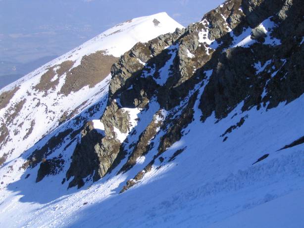 Traversée : Il faut lécher les rochers au plus près pour retrouver le col du Rafour juste caché derrière