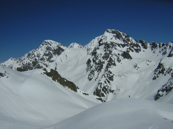 Rapport Homme/Montagne : Un skieur bien petit par rapport au Bec d'Arguille