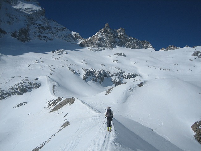 Clos des cavales : ED sur la moaraine du Glacier du clos des Cavales, sous l'imposante face N de la Grande Ruine