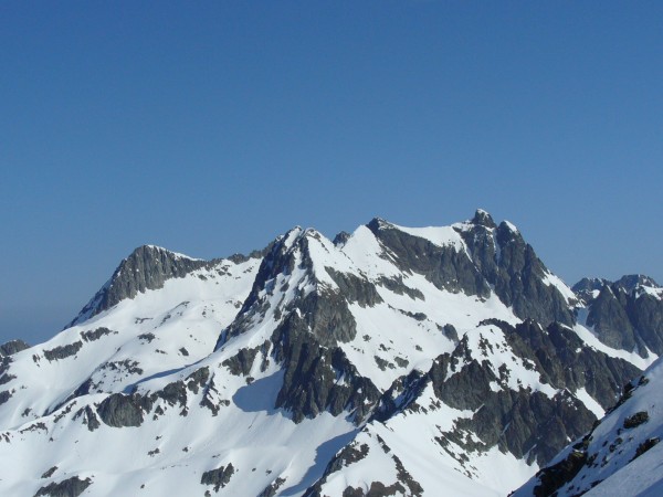 Frène : Pointe du Bacheux (face Sud assez dégarnie) et Pic du Frène.