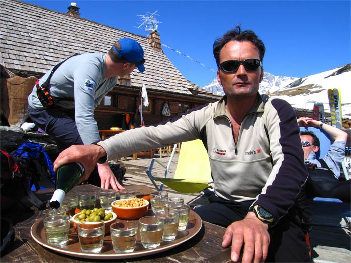refuge de la Parrachée : Là c'est que l'apero .... au SkitourGame ça va donner !!