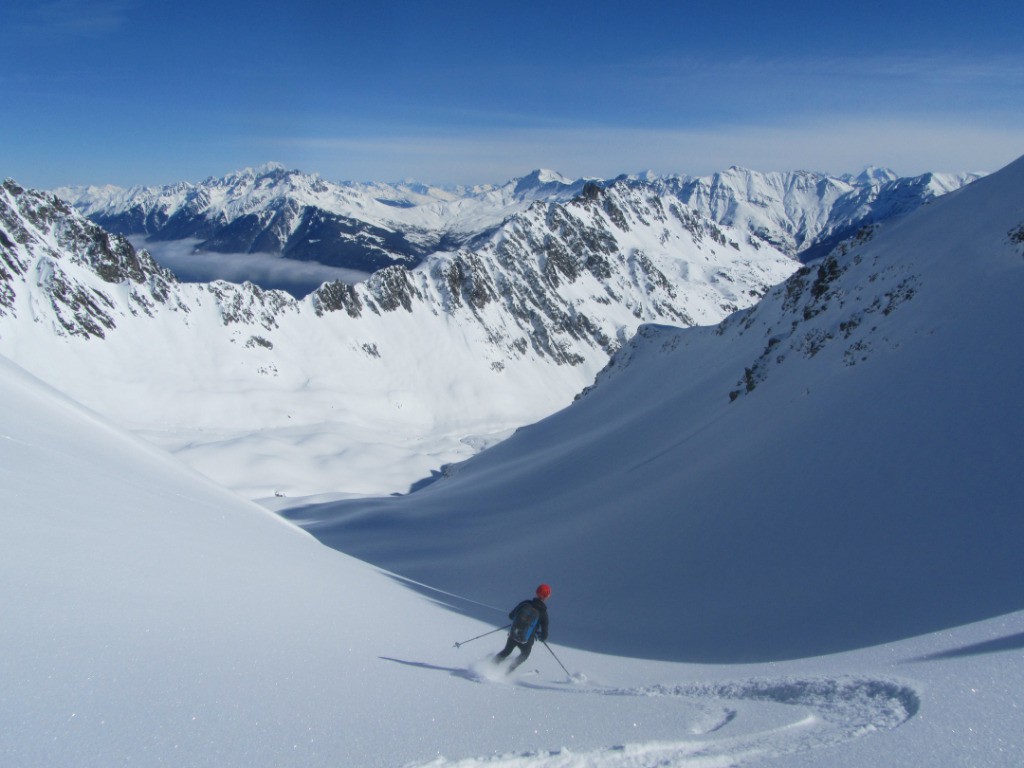 première descente, le col de la Lavoire, 5* 

comme l'impression de skier sur des nuages, face au Mont Blanc 