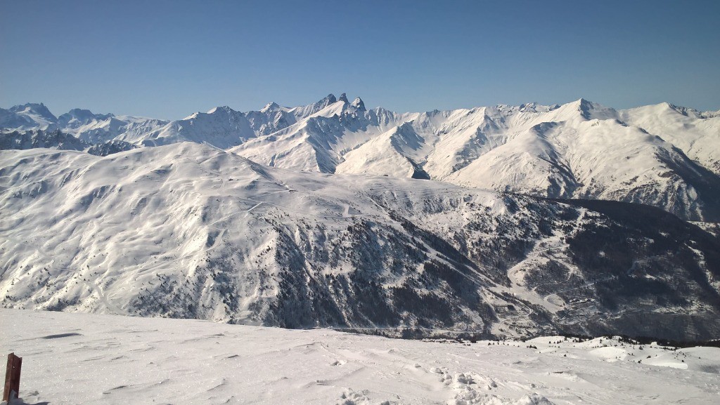 Samedi : Fin de la dernière montée, les Aiguilles D'Arves apparaissent de nouveau