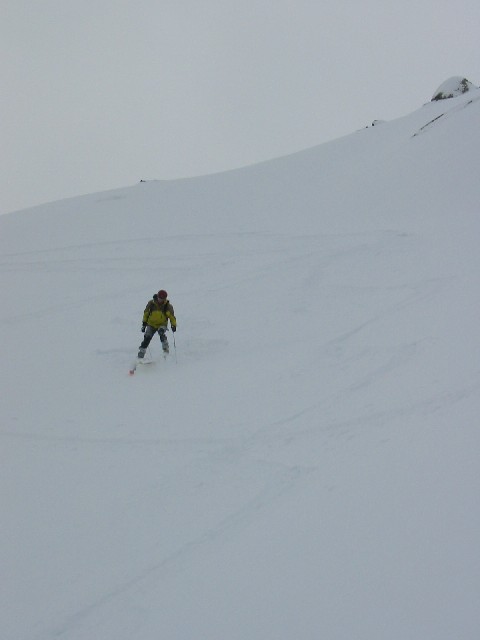 Hector dans la descente : Pas facile dans cette neige : c'était bon sur quelques virages puis plaquée ensuite, etc ...