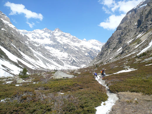 On déchausse tôt ... : On déchausse tôt dans le vallon des étançons ...