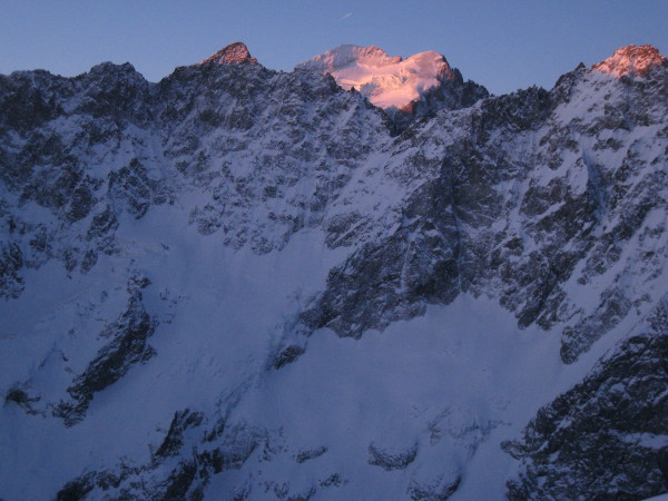 Barre des Ecrins : lever de soleil