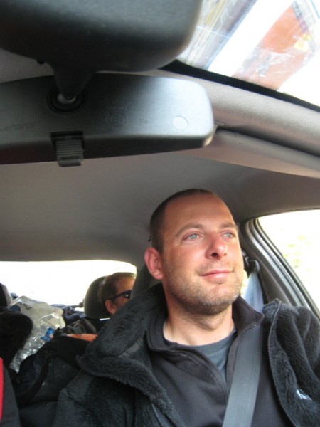 La banane et les yeux qui brillent.