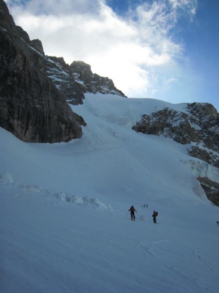 Col du pavé : Versant O. A partir du dernier sérac, on chausse les crabes.