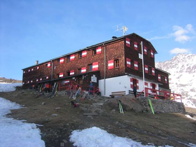 #14 Vernagt Hütte : Le dernier refuge dans la lumière du soir Vernagt Hütte : Le dernier refuge dans la lumière du soir