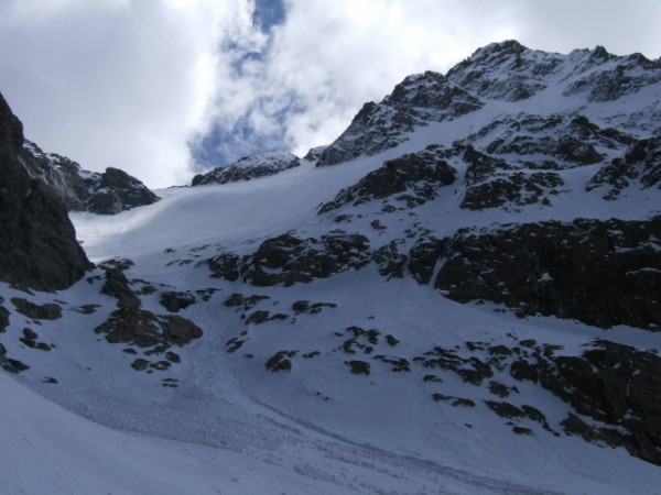 col de petit pierre : le col a gauche et le couloir nord de la cime de clot chatel