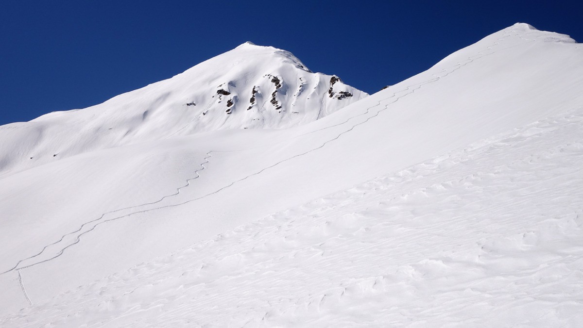Première descente en versant Est, bonne neige  sur le haut seulement - Cima Giosolette