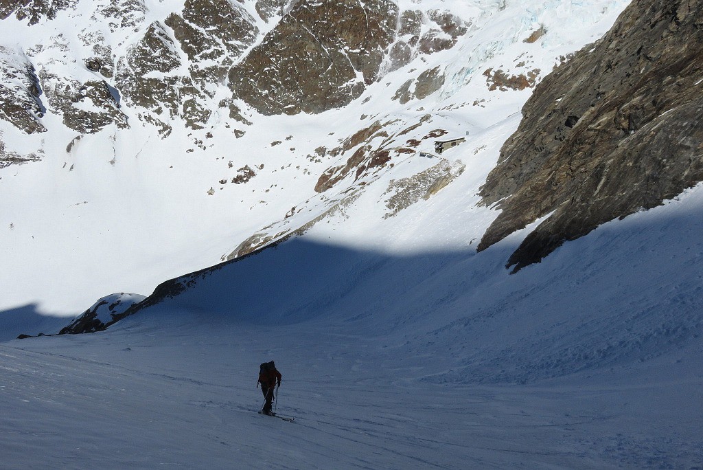 #23 J5 - on est descendu dans la cuvette pour traverser la moraine 100m plus haut J5 - on est descendu dans la cuvette pour traverser la moraine 100m plus haut