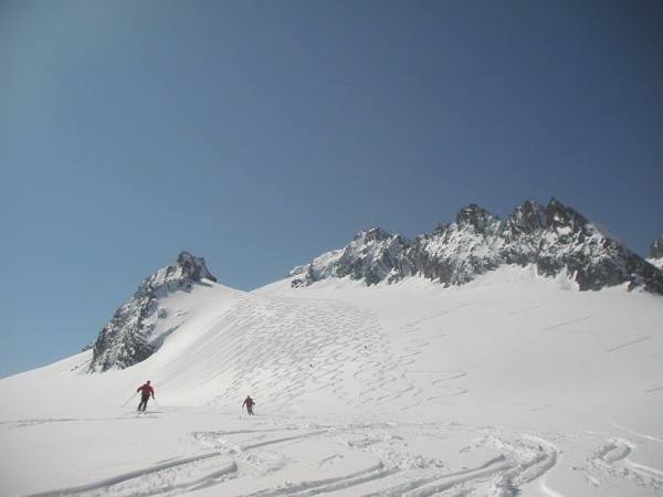 Encore de la poudreuse ! : Fantastique champ de poudre sur tout le glacier ce 22 Avril !