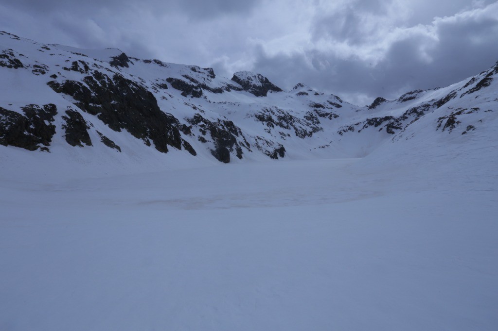 #3 Le Lac du Vallon, avec les sommets derrière : le Rochail, la Pointe de Malhaubert et la Pointe de Confolens Le Lac du Vallon, avec les sommets derrière : le Rochail, la Pointe de Malhaubert et la Pointe de Confolens