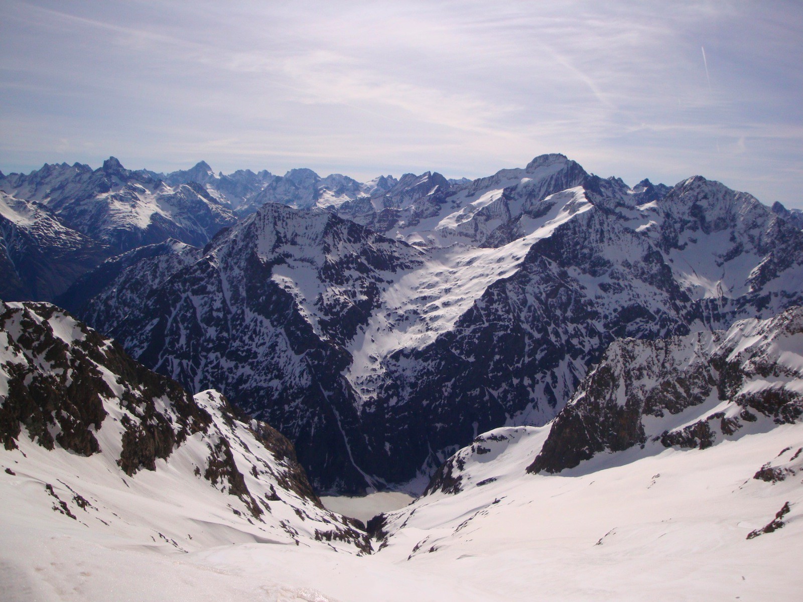 Beau panorama au-dessus du lac du Lauvitel