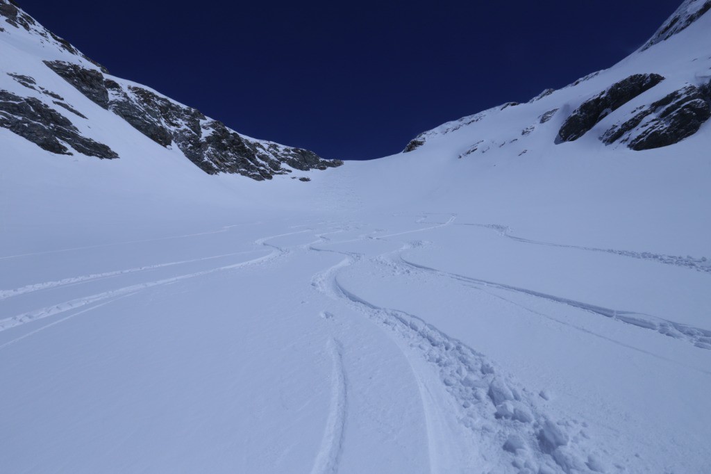 Excellent ski sur la partie sommitale du glacier de l'Invernet