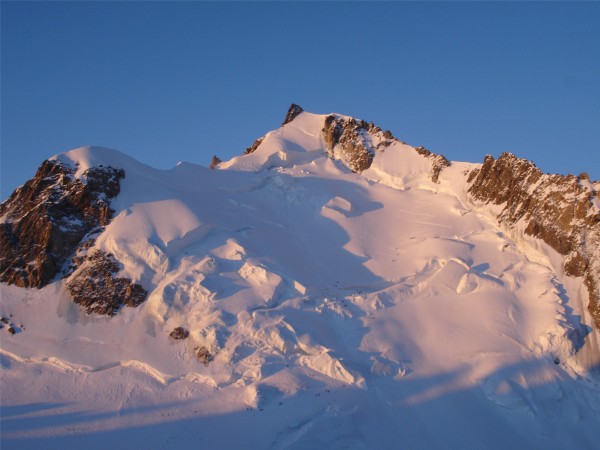 Mont Maudit : La face rosit sous premiers rayons