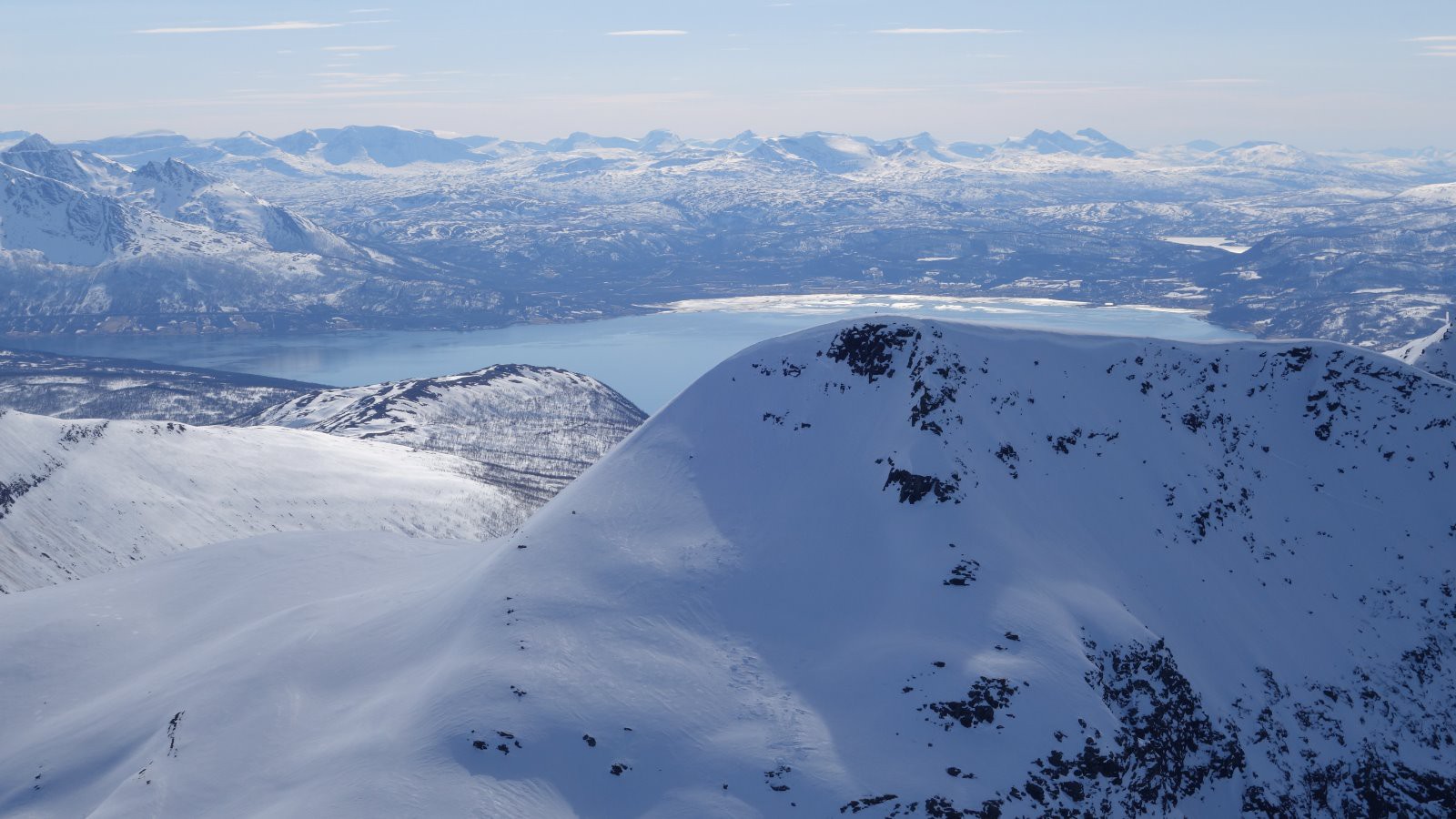 Panorama vers le sud et le Storfjorden