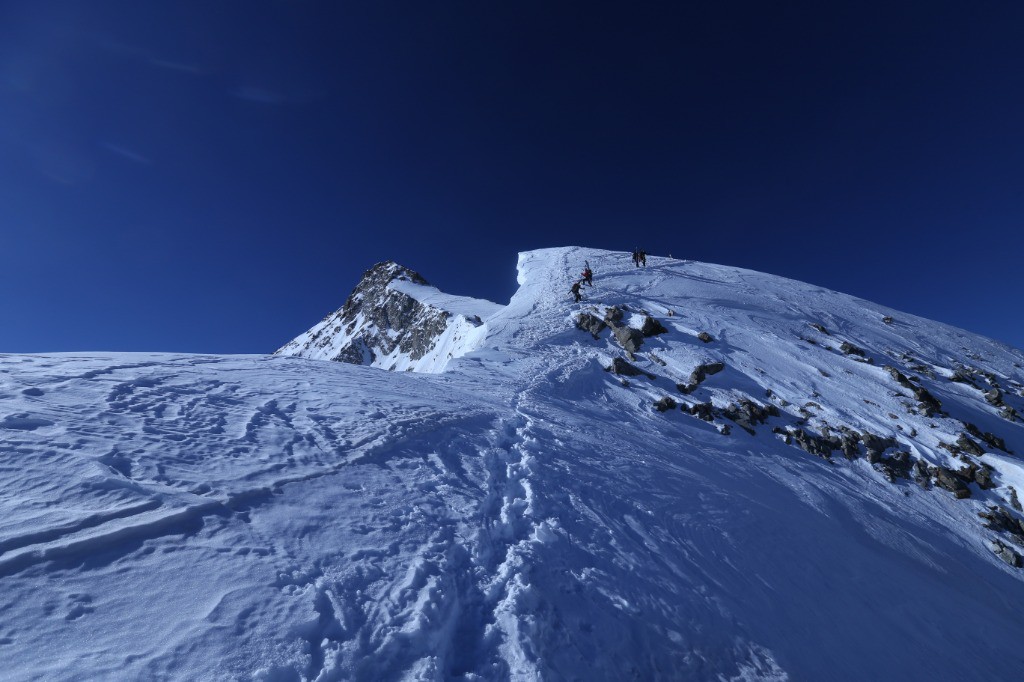 Le sommet du Pic de Neige Cordier se dévoile...