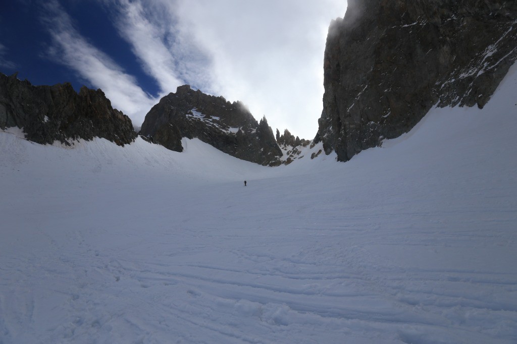 Dans le dernier plat du glacier de la Grande Ruine, sous le Col de la Casse Déserte