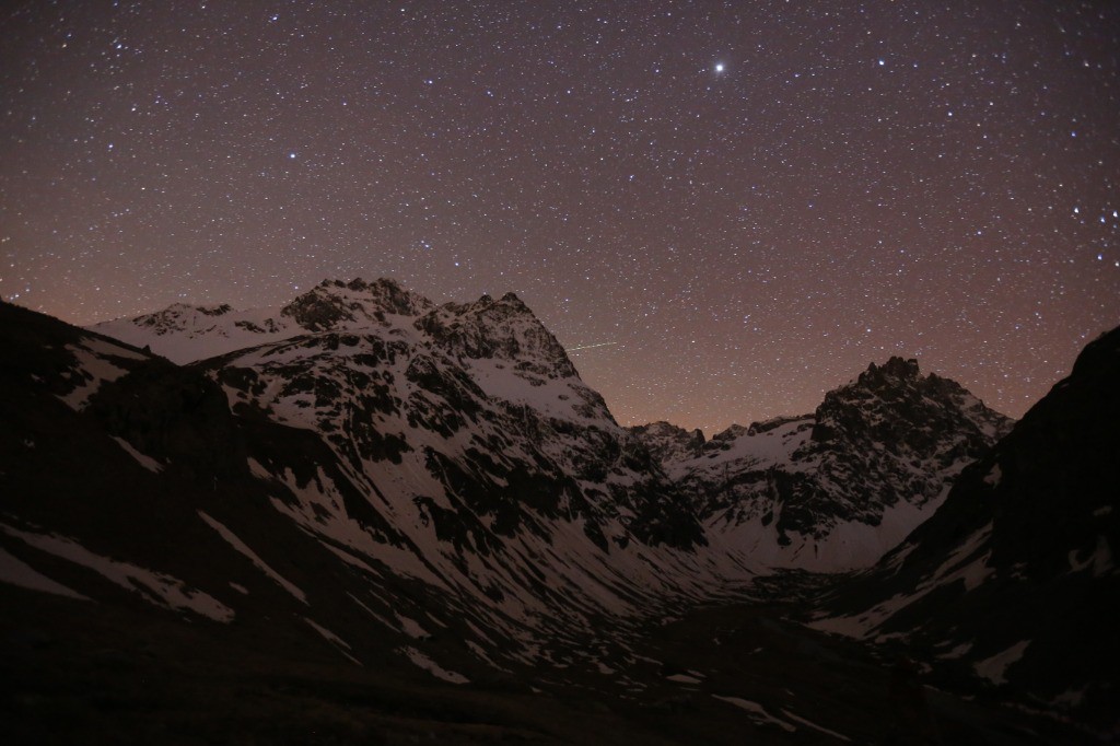 Pic d'Arsine & Grande Ruine depuis le refuge de l'Alpe, en pleine nuit ;) (et oui j'ai que ça à faire de prendre des photos la nuit..;)