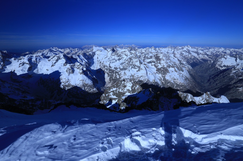 Vue du sommet du Dôme sur les Ecrins Ouest, on voit même le Dévoluy et le Vercors

