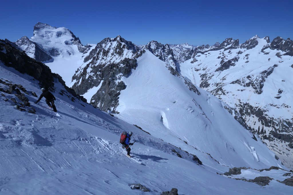 Emeric, seul skieur à ce jour à descendre à skis le Pic de Neige Cordier