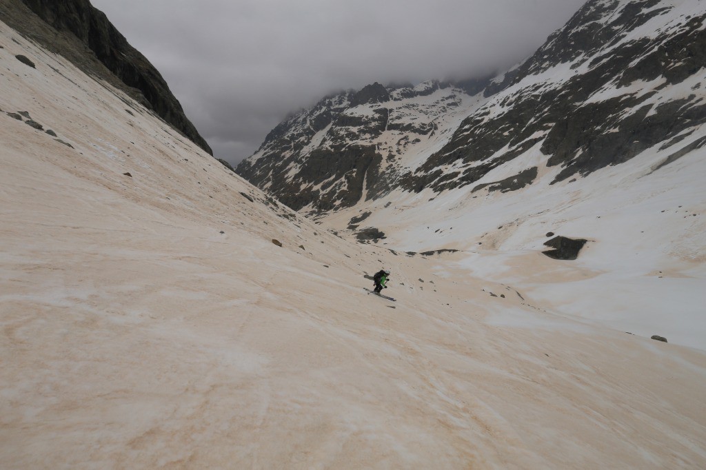 Descente sur la neige sablée... magnifique ce vallon du glacier de la Plate des Agneaux