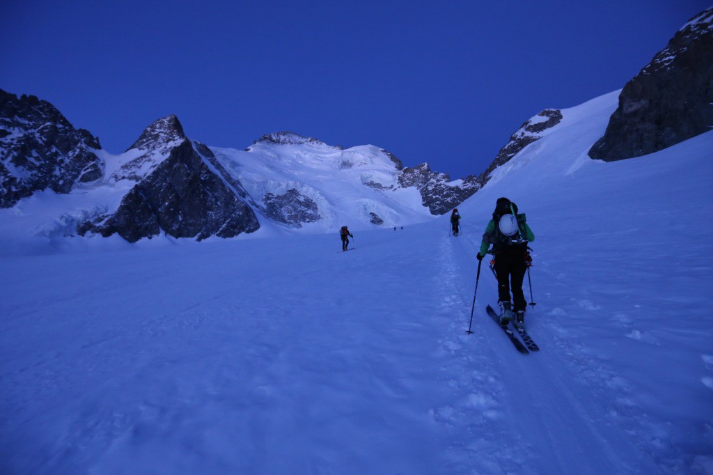 En route vers le Dôme, avec des milliers et millions d'autres skieurs à peu près ;)