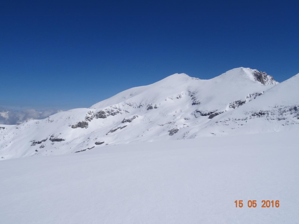 Ussers au fond, allez,on se remet une motive