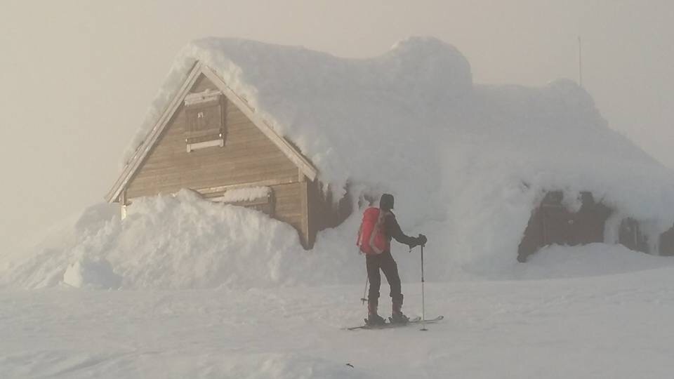  Encore pas mal de neige au refuge Fannaråken