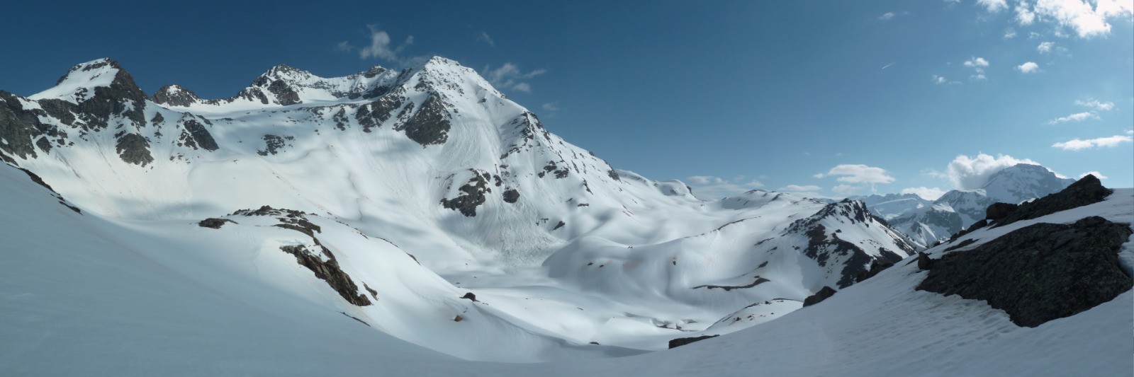 Panorama face Sud du Dôme de Polset. Le col 2945m tout au fond.
