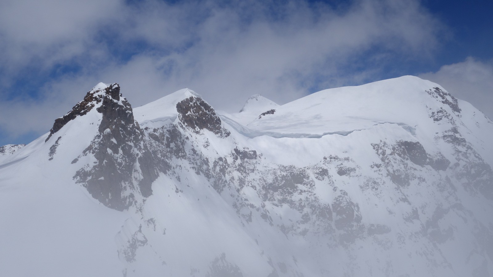 De gauche à droite : Corno Nero, Ludwigshohe, Zumstein et Punta Parrot
