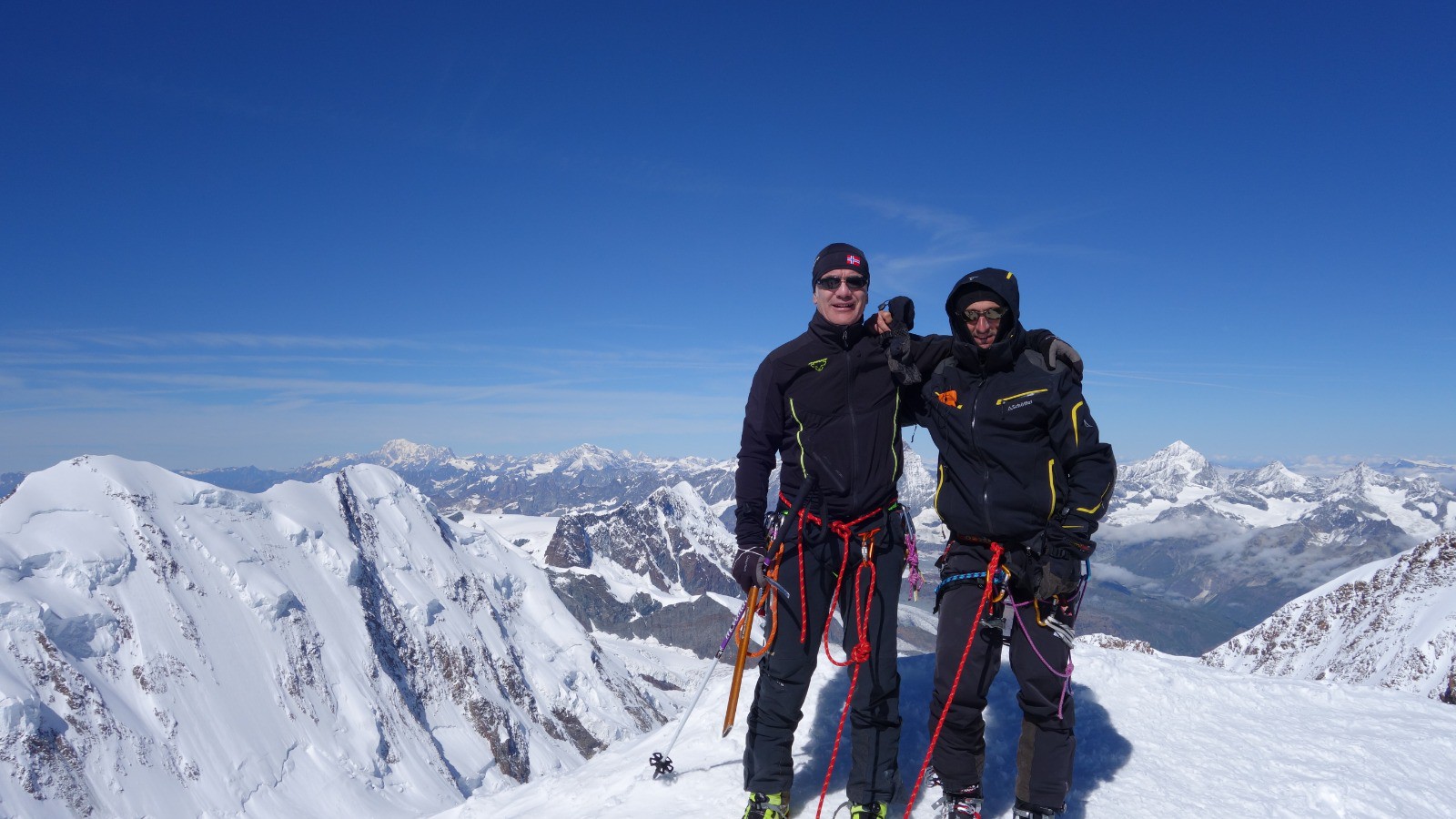 Didier et Joël au sommet de la Punta Zumstein